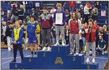 Two RHS wrestlers advance to state