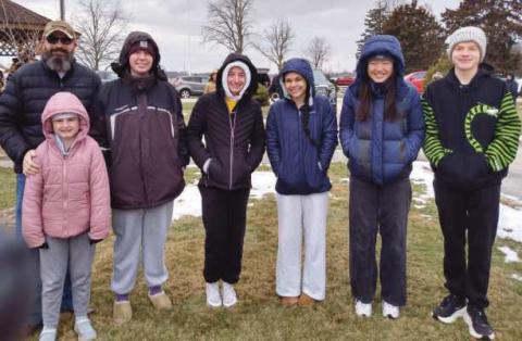 SOS Club participates in Wreaths Across America