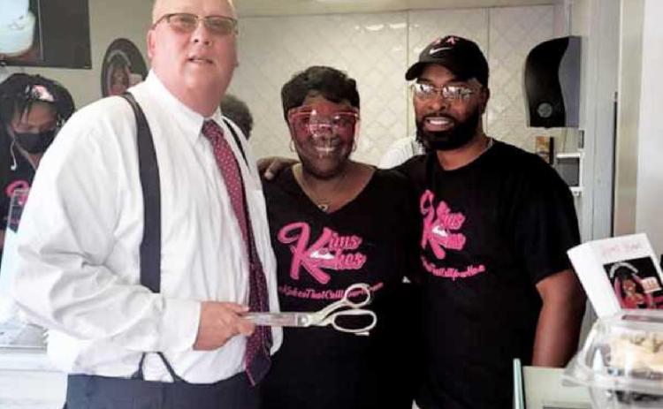 Kim’s Kakes celebrates grand opening