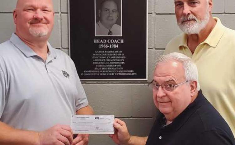 RHS basketball program receives donation from Stalma friends, fans