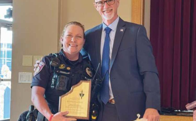 Officer Johnson receives award from Wood County
