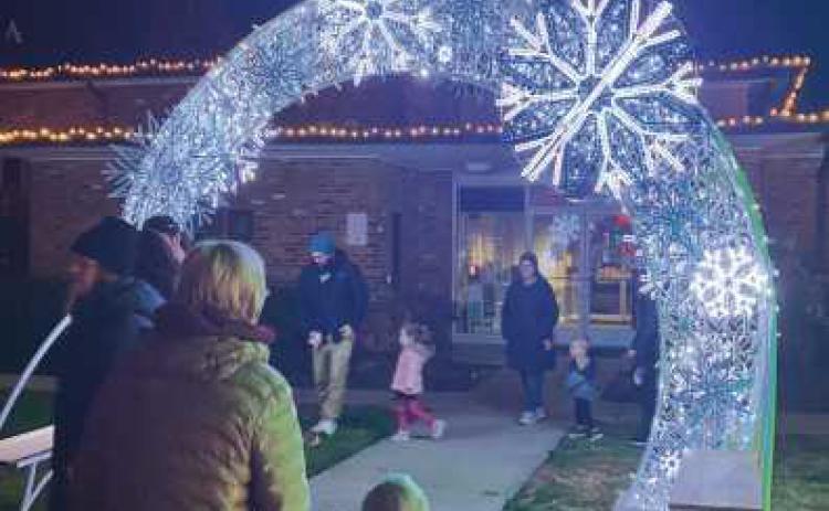 Rossford lights Christmas tree