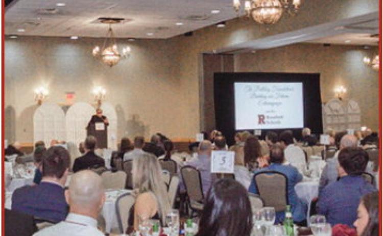 Glanville addresses large group at Bulldog Foundation fund-raiser