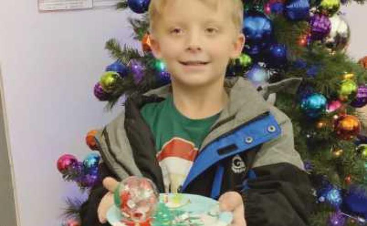 Rossford Public Library holds children’s ornament decorating program
