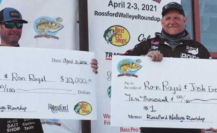 First place winners Josh Everett and Ron Royal of Michigan proudly display their grand prize checks from the event.