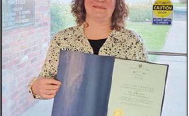 Kelly O’Boyle receives the excellent audit award.