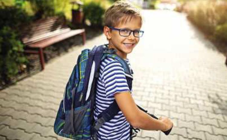 How much should a backpack weigh?