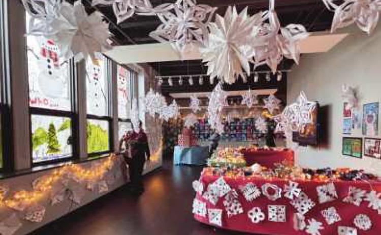 Rossford students put on musical performances and holiday art exhibit