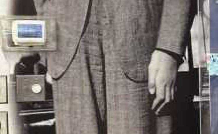 Bennett asked to have his photo taken in front of Robert Wadlow.