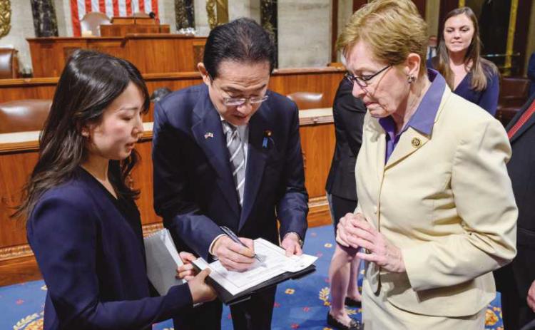 Marcy Kaptur hosts Rossford Councilwoman Rachel Morimoto-Tinney at Japanese prime minister’s address