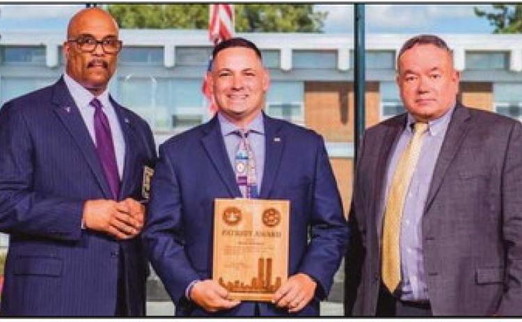Rep. Ghanbari receives Patriot Award