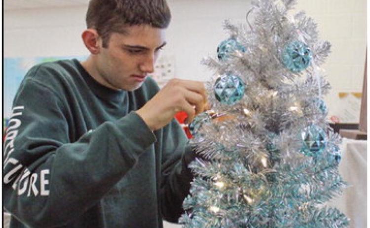 Penta floral hosts holiday sale