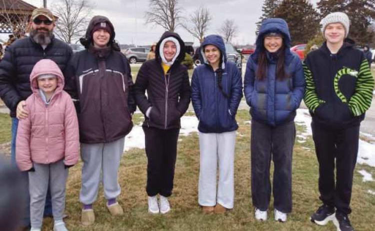 SOS Club participates in Wreaths Across America